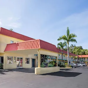 Super 8 By Wyndham Near Siesta Key Motel