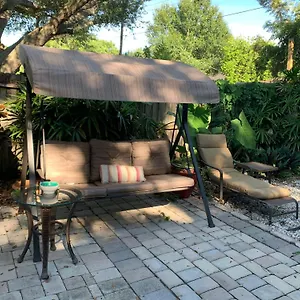  Holiday home One Bed Near Beaches And Downtown